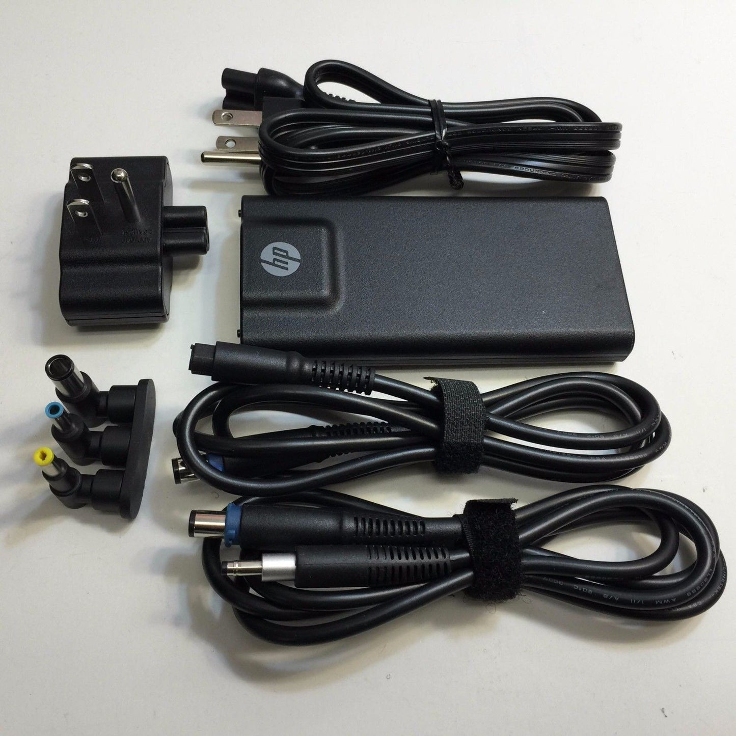 CARGADOR HP COMPAQ ORIGINAL UNIVERSAL 65W SLIM (4 ESPIGAS) 19.5V/3.33A + ESPIGA ENVY SPECTRE ULTRABOOK